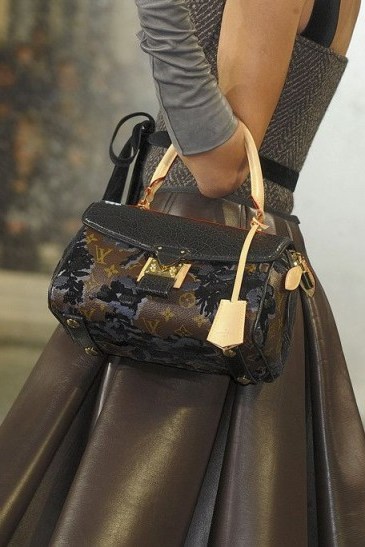 Louis Vuitton handbag. Designer bags / handbags. - flipped
