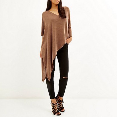 River Island brown slouchy V-neck asymmetric knitted top. Womens winter fashion / uneven hem tops / autumn jumpers - flipped