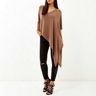 River Island brown slouchy V-neck asymmetric knitted top. Womens winter fashion / uneven hem tops / autumn jumpers