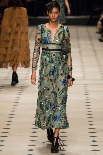 Luxe dresses – Burberry Prorsum Ready to Wear F/W 2015. Luxury fashion / designer clothing / floral embroidery