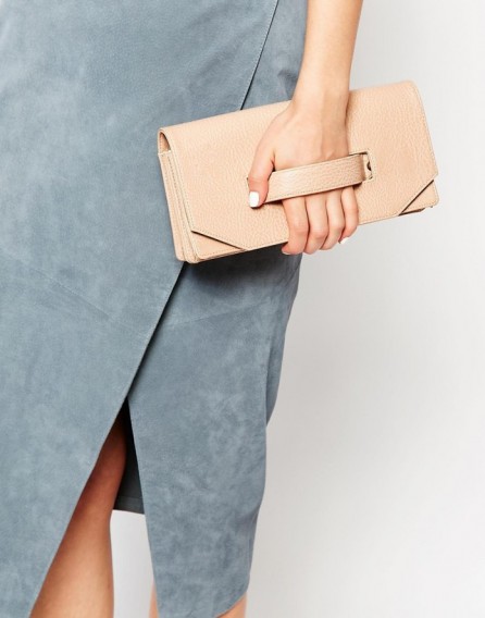 Luxe looks ~ Matt & Nat Abiko Fold Over Clutch with Hand Grab. Luxury looking handbags ~ fashion accessories ~ pale pink bags