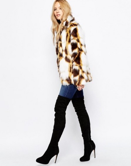 Story of Lola short faux fur coat in leopard print. Animal prints | autumn/winter coats | fluffy jackets | womens outerwear - flipped
