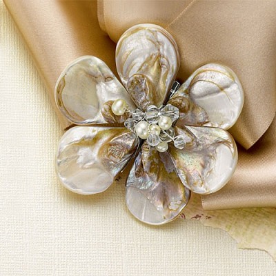 Pearl rose brooch. Brooches – floral jewellery