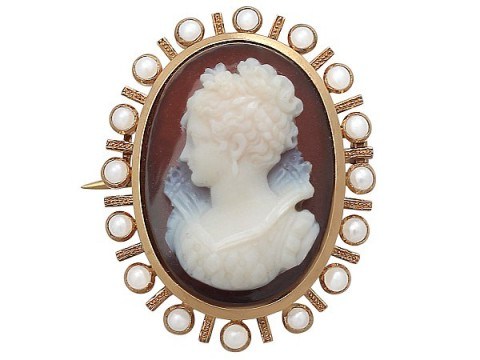 Antique French cameo brooch with pearls in 18ct yellow gold. Oval brooches – jewellery - flipped