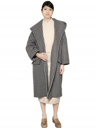 MAX MARA OVERSIZED HOUNDSTOOTH WOOL BLEND COAT – as worn by Jennifer Lopez at Rock The Kasbah NYC premiere, 19 October 2015. Celebrity fashion | star style | designer coats | what celebrities wear - flipped