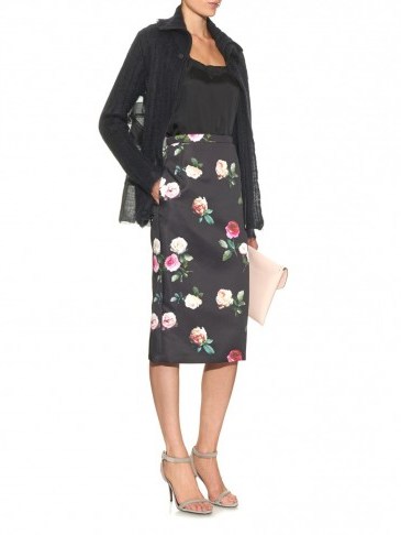 NO. 21 Rose-print satin skirt ~ black floral skirts ~ designer fashion ~ pencil style ~ stylish ~ chic - flipped