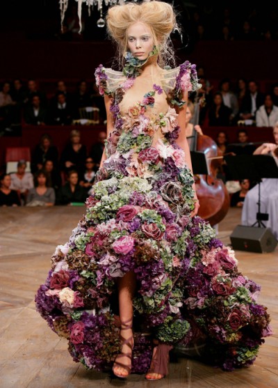 Amazing floral covered gown by Alexander McQueen. flowers / gowns
