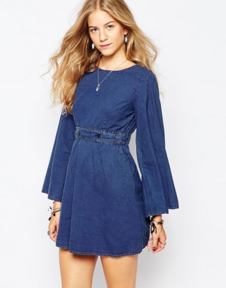 Vero Moda 70’s Denim Belted Dress blue. 70s style dresses | on trend fashion