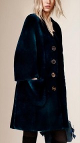 Burberry Prorsum V-NECK SHEARLING COAT bright navy. Luxury designer coats – warm winter fashion