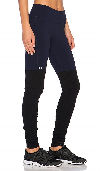 ALO Goddess Ribbed Legging rich navy & black – as worn by Kendall Jenner out in Los Angeles, 6 November 2015. Celebrity fashion | casual star style | yoga leggings | what celebrities wear