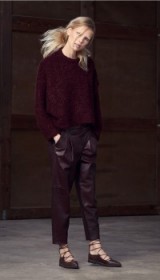 tibi – boucle cropped cozy pullover in port wine. Winter fashion | crew neck pullovers | dark red jumpers | sweaters