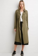 Forever 21 – Contemporary Life in Progress Open-Front Trench Coat in olive – as worn by Kendall Jenner out in Sydney, Australia, 16 November 2015. Celebrity fashion | green raincoat | khaki macs | what celebrities wear | casual star style