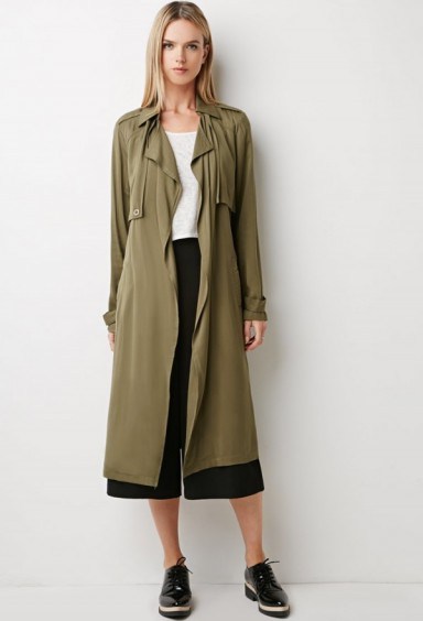 Forever 21 – Contemporary Life in Progress Open-Front Trench Coat in olive – as worn by Kendall Jenner out in Sydney, Australia, 16 November 2015. Celebrity fashion | green raincoat | khaki macs | what celebrities wear | casual star style - flipped