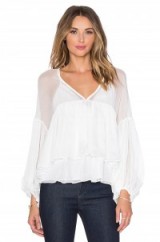 ENDLESS ROSE – Brisa Alize Top in off white. Ruffled tops | layered blouses | boho style fashion | feminine look