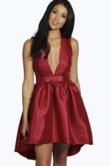 BOOHOO NIGHT KAYLA PLUNGE NECK BOW DIP HEM SKATER DRESS in red. Party dresses | plunging necklines | going out glamour | deep V-neckline | low cut evening fashion