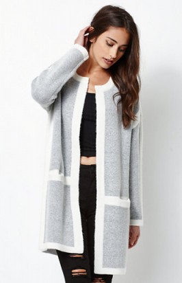 Kendall & Kylie Open Front Coatigan in gray & white. Knitted coats | long cardigans | knitwear | casual fashion | weekend style