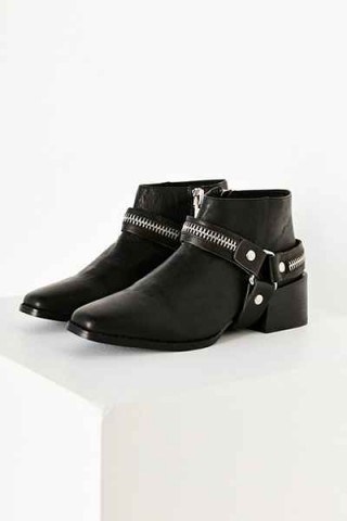 Sol Sana Eddie Ankle Boot in black – as worn by Gigi Hadid out in New York City, 14 November 2015. Celebrity fashion | star style | leather moto boots | what celebrities wear - flipped
