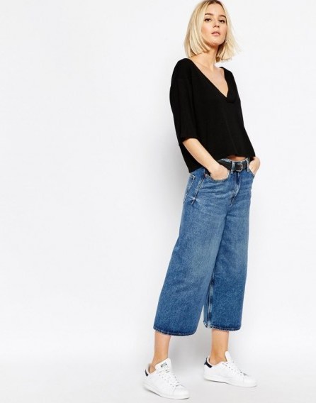 Weekday Extend Seamless Crop Wide Leg Jeans in neat blue. Cropped denim trousers | casual pants | weekend fashion - flipped