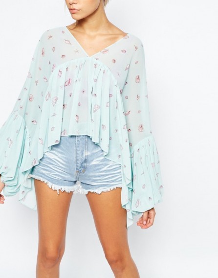Wildfox Drape Princess Crop Blouse In Seashell Print With Blousson Sleeve in blue. Tops | summer | blouses | festival