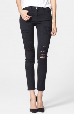 Frame ‘Le Color Rip’ Skinny Jeans – as worn by Taylor Swift out in Los Angeles, 5 April 2016. Black denim skinnies | celebrity fashion | what celebrities wear | casual star style - flipped