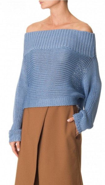 Celebrity fashion…TIBI – NEO SILK OVERSIZED CROPPED PULLOVER in morning blue – as worn by Rosie Huntington-Whiteley for the UGG Fall 2016 campaign. Off the shoulder jumpers | knitwear | sweaters