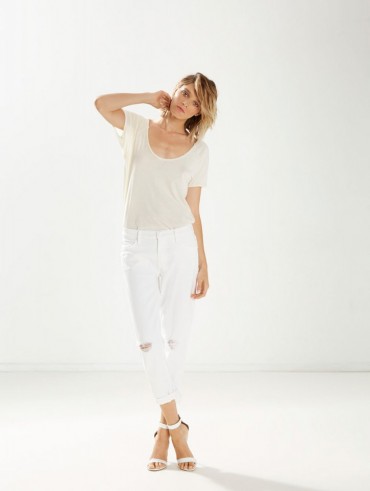 MOTHER The Dropout Stayin Cool / white denim / boyfriend jeans / relaxed fit fashion / walk on the beach / keep it casual /