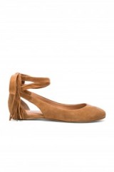 SIGERSON MORRISON – ELAMI FLAT in Camel. Brown summer flats | holiday shoes | suede | ankle wrap sandals