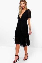 BOOHOO BOUTIQUE ERITY PLEATED PLUNGE NECK MIDI DRESS – little black dresses – party style fashion – evening wear – deep v neckline – plunging front necklines