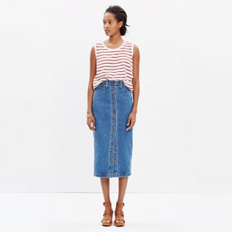 Madewell midi jean skirt. Denim pencil skirts | button front | casual fashion