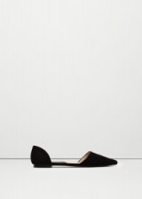 mango jenni pointed toe flat shoes in black. Chic flats | on-trend shoes