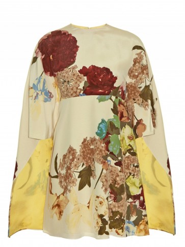 VALENTINO Kimono 1997-print silk dress in beige. Floral print kimono style dresses | luxe fashion | feminine style clothing | oriental influence | Japanese blossom prints