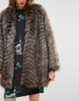 Samsoe & Samsoe Ashley Faux Fur Coat brown. Warm fluffy coats | women’s winter fashion | glam outerwear | collarless | relaxed fit