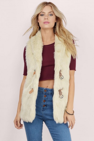 TOBI Wake me up in winter cream fur vest. Womens furry vests | faux fur gilets | womens outerwear | casual sleeveless jackets | autumn outerwear | warm fashion