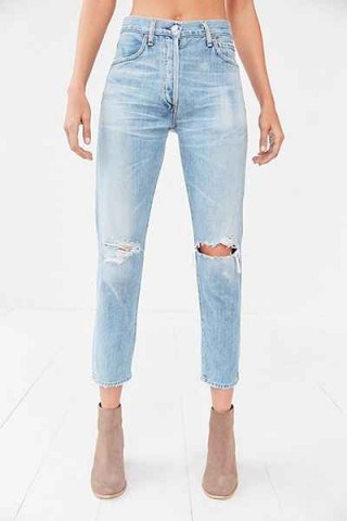 Citizens Of Humanity Liya High-Rise Cropped Leg Jean in Torn – as worn by model Alessandra Ambrosio out in Santa Monica, 13 October 2016. Celebrity denim jeans | models off duty fashion - flipped