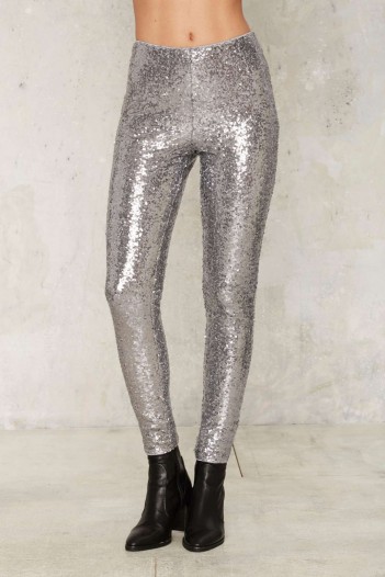 Nasty Gal Jumpin’ Jack Flash Sequin Leggings in gunmetal. Skinny silver metallic pants | shimmering evening fashion | disco queen | going out glam | sequins | embellished trousers