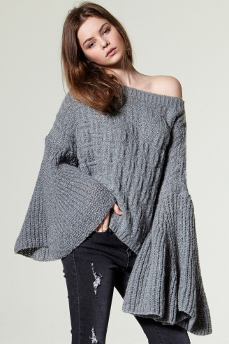 Storets Batea Wide Bell Cuffs Pullover. Grey statement sweaters | wide sleeved jumpers | feminine and stylish knitwear | winter chic | knitted fashion