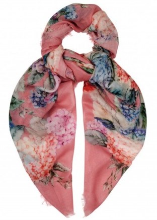 GUCCI Hydrangea-print cashmere blend scarf ~ luxe floral printed scarves ~ designer accessories - flipped
