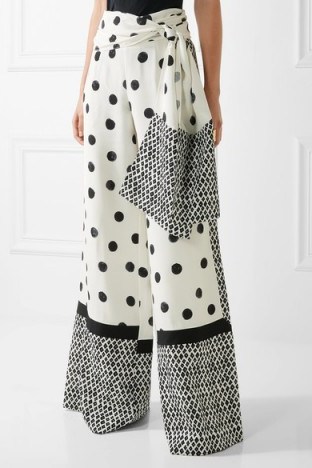 OSCAR DE LA RENTA Printed silk crepe de chine wide-leg pants. Chic designer trousers | luxe designer fashion - flipped