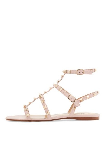 VALENTINO Rockstud leather flat sandals light pink. Chic summer flats | studded gladiator flat | holiday shoes - flipped