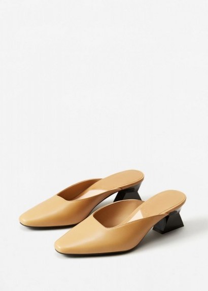 Gala Gonzalez geometric leather shoes in caramel by MANGO, worn on Instagram, 8 June 2017. Celebrity footwear | fashion blogger style - flipped