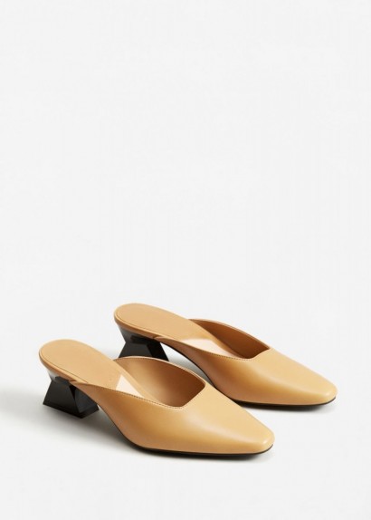 Gala Gonzalez geometric leather shoes in caramel by MANGO, worn on Instagram, 8 June 2017. Celebrity footwear | fashion blogger style