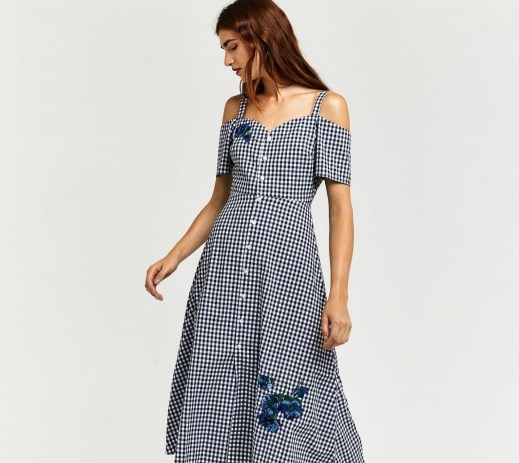 Warehouse DELIA EMBROIDERED MIDI DRESS / check print cold shoulder dresses - flipped