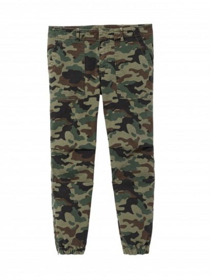 Madison Beer crop leg camo pants, Nili Lotan LIGHT CAMOUFLAGE PRINT CROPPED MILITARY PANT, out in Beverly Hills, 22 July 2017.