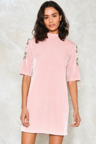 Nasty Gal Touch Down Velvet Dress – blush-pink shift dresses