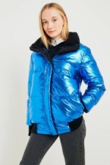 Calvin Klein Jeans Metallic Down Puffy Bomber Jacket – shiny casual weekend jackets – warm blue winter coats