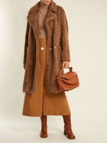 YVES SALOMON Peak-lapel shearling coat – luxe winter coats – camel-brown