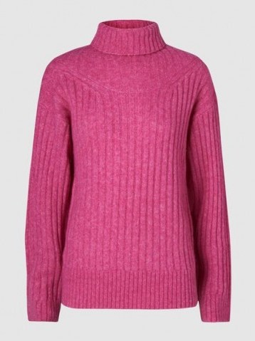 Gigi Hadid hot pink high neck jumper, 3.1 PHILLIP LIM‎ Ribbed Alpaca-Blend Turtleneck Sweater, out in New York during Fashion Week S/S 2018. - flipped