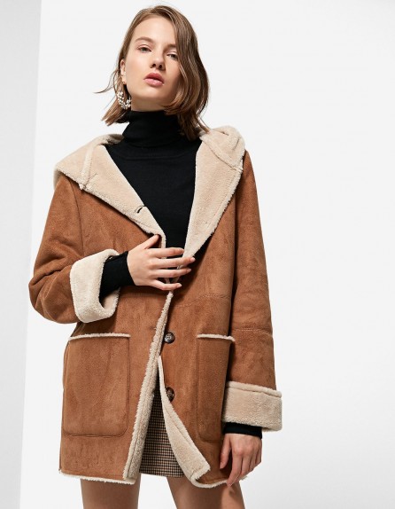 STRADIVARIUS Double-sided coat with hood / tan-brown faux fur lined coats