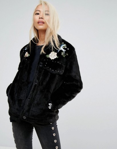 Jakke Cropped Faux Fur Jacket With Western Embroidery & Studding Details
