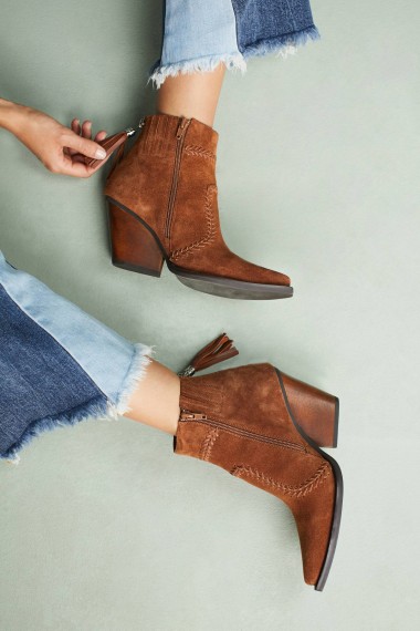 Jeffrey Campbell Beowulf Ankle Boots / western style